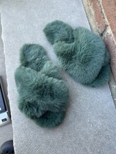 Lauren Conrad LC Large 6/7 women  s fuzzy slippers slides Green shoes
