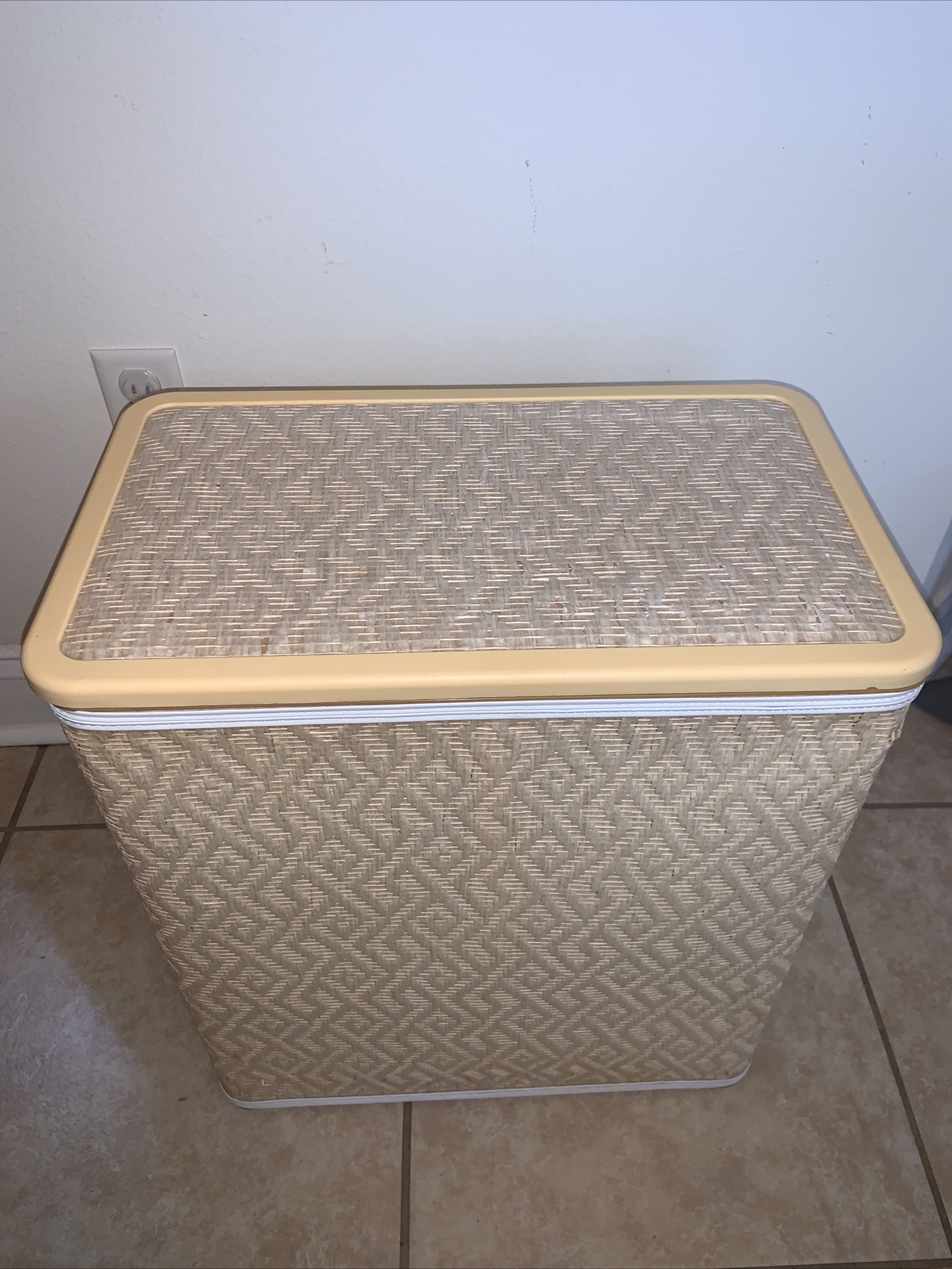 VINTAGE Wicker Hamper by Burlington Basket Company, MCM Hamper, 22.5x20