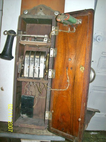 1902 – 1906 Walnut Swedish American Crank Wall Phone - Afbeelding 2 van 3