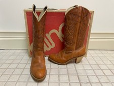 Vintage 1960s Dingo Tan Mid-Calf Pull-On Heel Cowgirl Boots Women's 6.5 M w/box