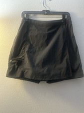 L.L. Bean Women's Black Skort Skirt Size 8/Reg Nylon Spandex Zip Pockets EUC