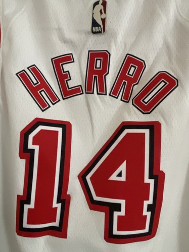 NBA Heat 14 HERRO TShirt M 10-12 gebraucht - Bild 5 von 8