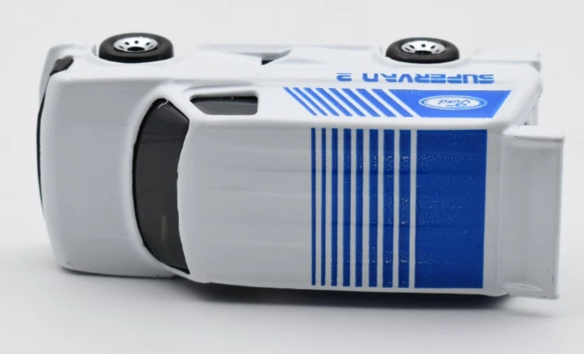 Matchbox Superfast Ford Supervan II bianco. Cerchi a 8 fori. Made in Macao - Immagine 3 di 4