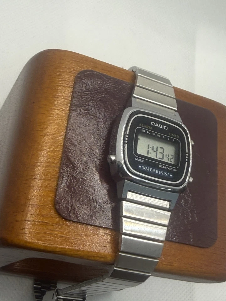 Casio LA670W Classic Silver Digital Watch, photo 4 of 5
