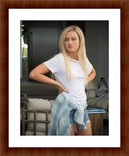 Julia Garner 8.5 x 11 Candid Color Unframed Collectable Photograph