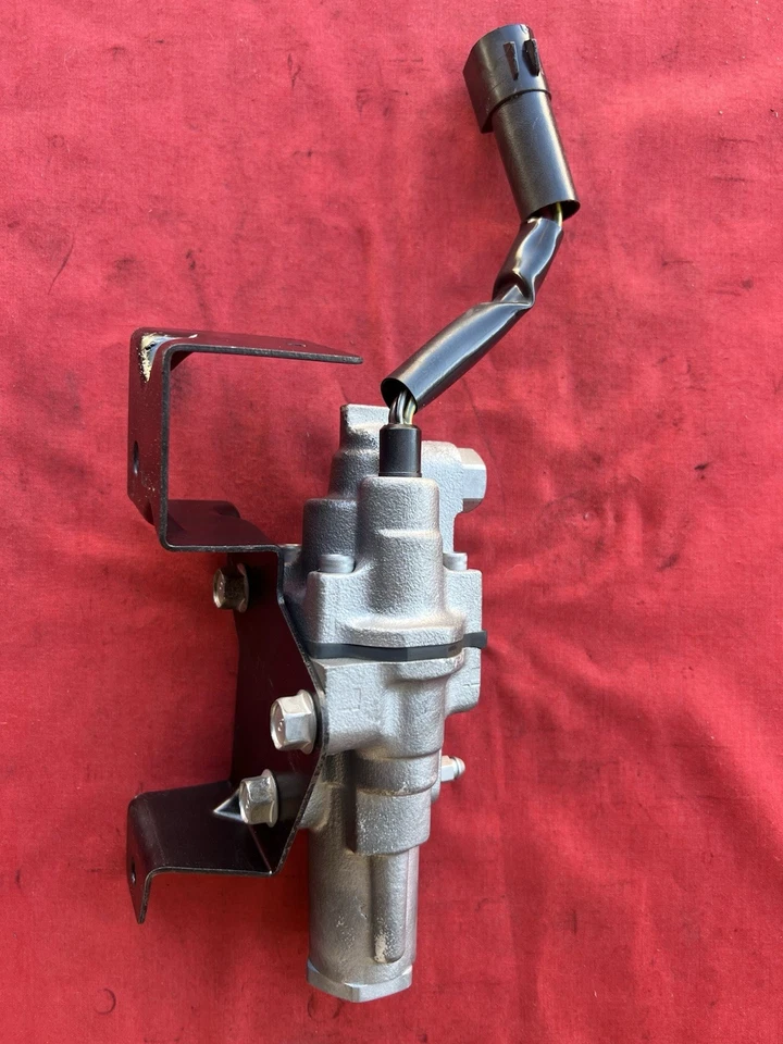 1986-1993 Mazda B Series OEM proportioning valve w/ bolts 89 90 91 92 - Image 3 of 4