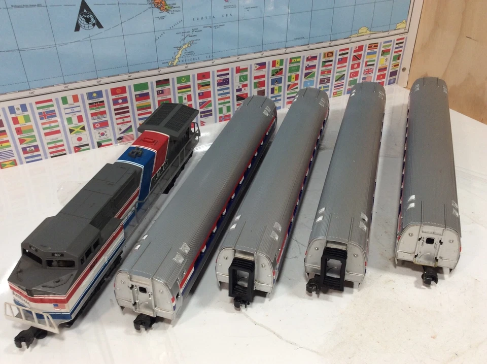 Motor diésel Williams Amtrak 807 - Juego de 4 vagones de pasajeros Foto 2 de 4