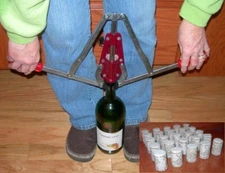 CORKS AND CORKER COMBO HEAVY DUTY ALL METAL CORKER AND 25 #8 CORKS