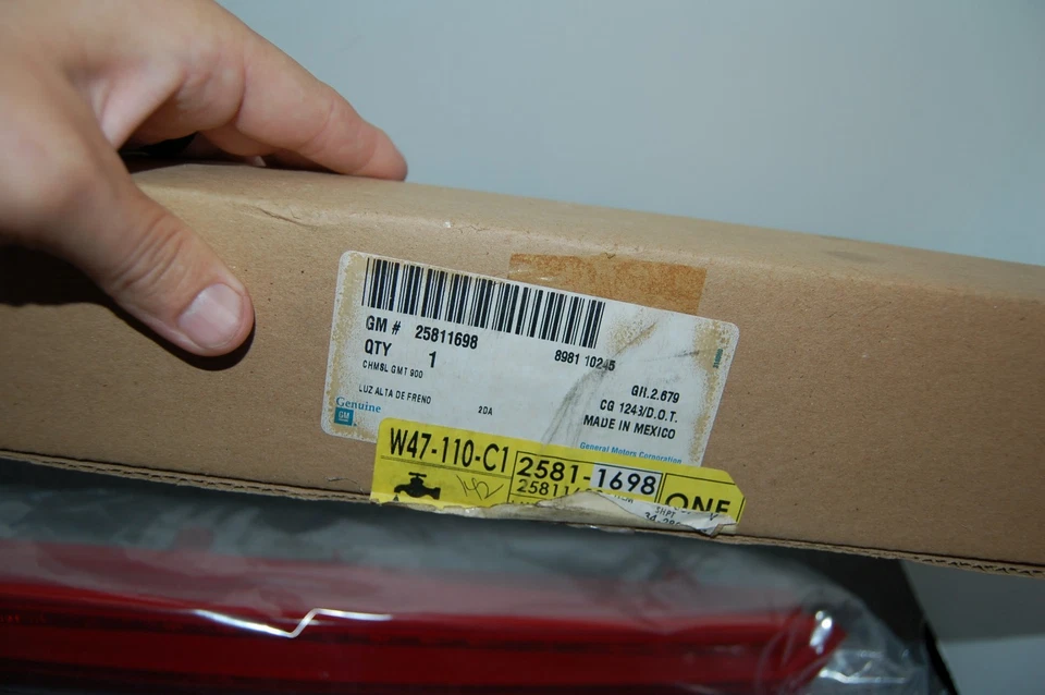 NUEVA LUZ DE FRENO GENUINA GM 25811698 3ª 07-14 Tahoe Suburban Yukon ESCALADE Foto 2 de 4