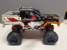 LEGO Technic: Model: Off-Road  4 x 4 Crawler 9398 remote. Power functions.