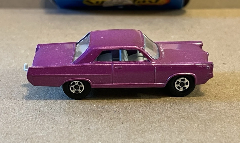 Vintage Matchbox Lesney #22 Pontiac GP SuperFast Purple With Original Box NM - Image 3 of 4
