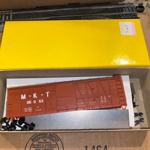 HO Accurail 4203 40' OB Caja Coche Extremos de Acero MKT 95653 Rojo Kit | Zustand: New