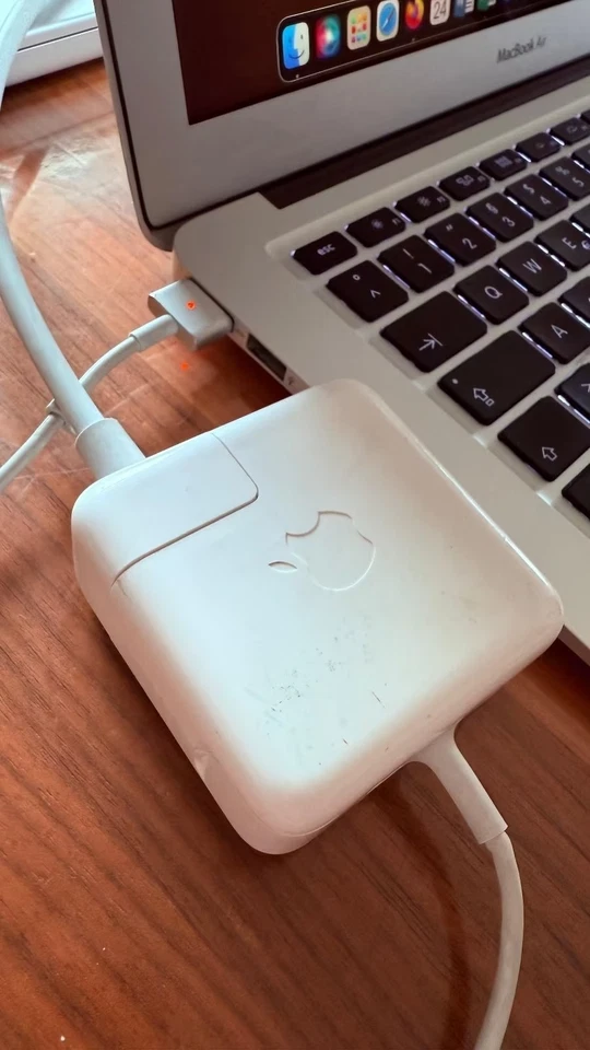 Apple MacBook Air 13.3"  |  Intel Core i7 2,2 GHz |  8GB RAM 512Gb SSD - Bild 3 von 4