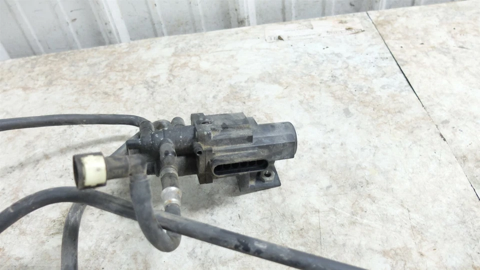 13 Polaris Sportsman MV 850 Military gas fuel pump breather pressure regulator ? Foto 3 de 4