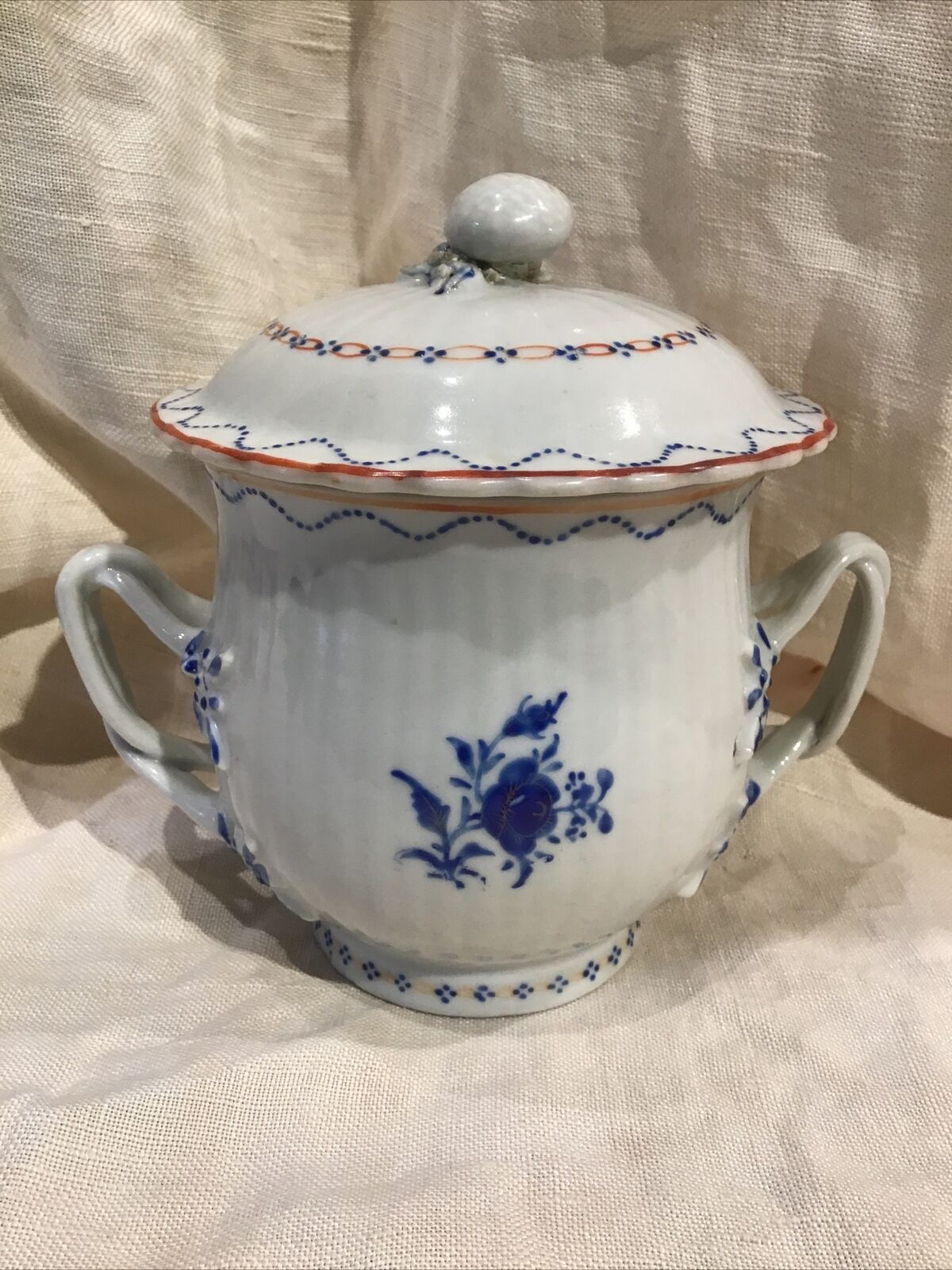 EARLY 19TH CENTURY CHINA EXPORT PORCELAIN COVERED SUGAR BOWL TWI