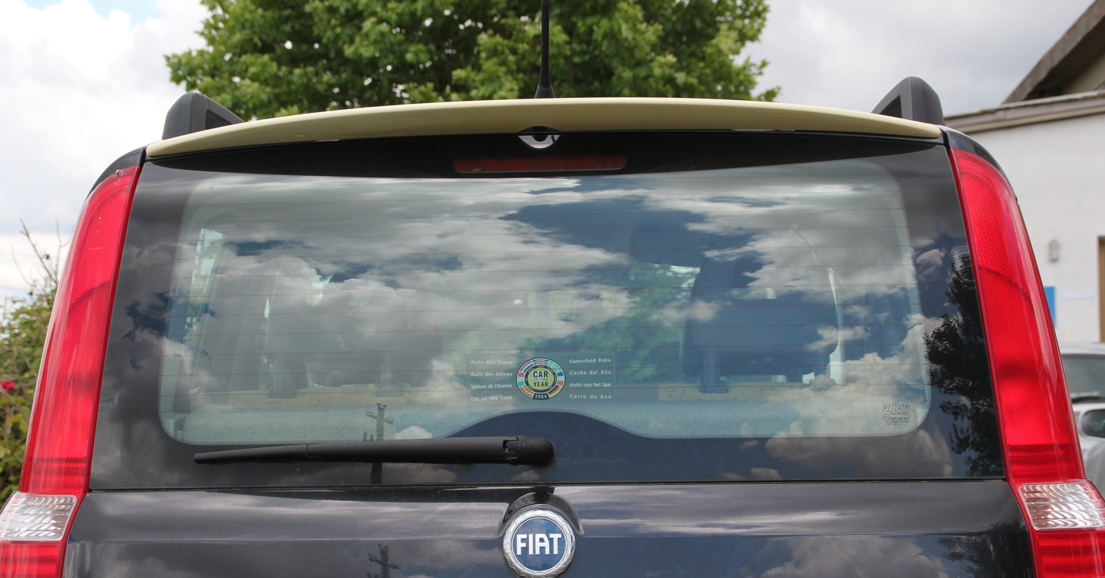 Becquet Fiat Panda pour éliminer le look austère et personnaliser le hayon