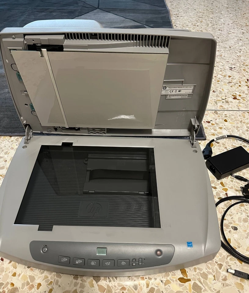 HP Scanjet 5590 - Scanner piano con ADF, auto scansione documenti e foto via USB - Immagine 2 di 4