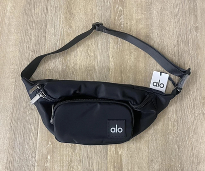 【新品】alo yoga ベルトバッグExplorer Fanny Pack 黒 Alo Yoga Explorer Belt Bag Black Crossbody Fanny Pack Stylish