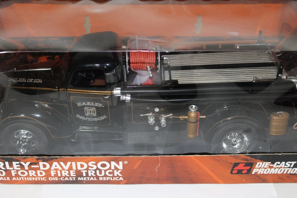 DIE CAST PROMOTIONS / ERTL Harley-Davidson 1940 Ford Fire Truck 1:16 Scale - Image 2 of 4