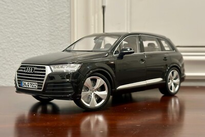 Minichamps Audi Q7 SUV Black 1/18 Scale Diecast Model Car | Read
