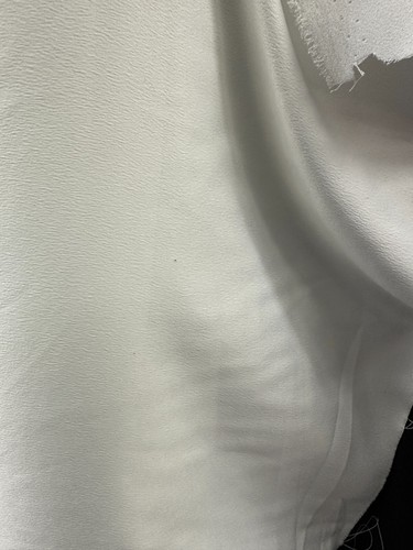 6 METRES GOOD QUALITY MEDIUM WEIGHT WOVEN SATIN CREPE DRESS FABRIC PLAIN IVORY - Picture 2 of 3