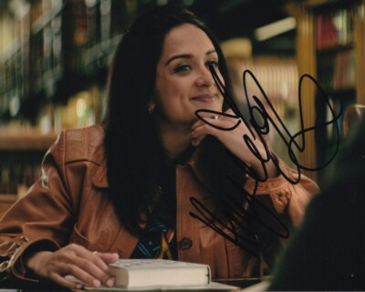 AMY LEIGH HICKMAN signed Autogramm 20x25cm YOU in Person autograph COA