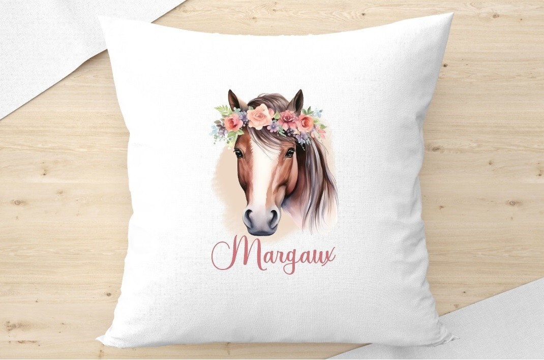 Coussin déhoussable cheval brodé personnalisé blanc 40x40 en coton