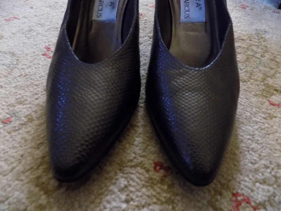 Petra 适用于 Neiman Marcus 灰色绿色蛇经典 Pumos 2.75 英寸高跟鞋 8 码很好! — 第 3/4 张图片