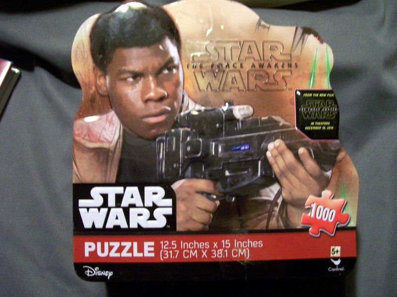 Disney Star Wars The Force Awakens 1000 Pc Puzzle Collector's Metal Tin "Finn"