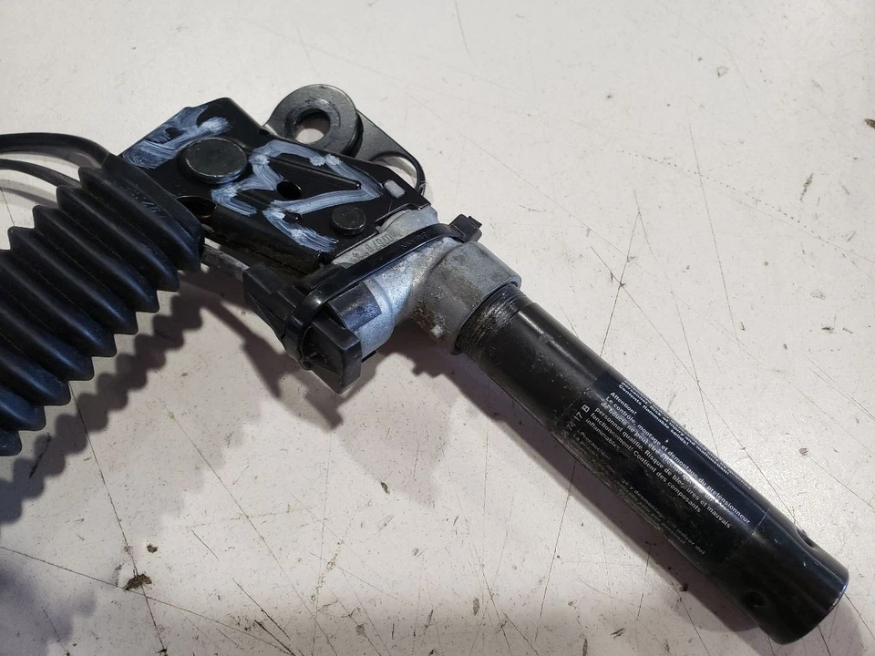 BMW Z3 1998 - Hebilla del cinturón de seguridad lateral derecho - OEM 8221014 Foto 4 de 4