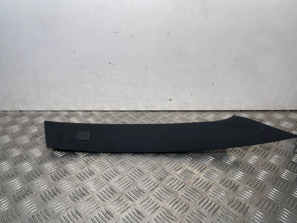 Embellecedor pilar A derecho mercedes-benz a45 amg 2017 a1766901800 liq12539 Foto 2 de 4