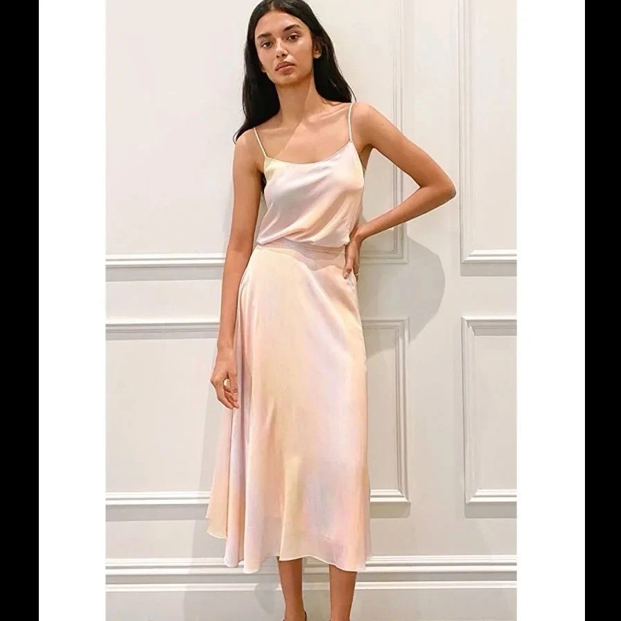 Falda midi de satén estampada asimétrica Vince en arco iris multicolor $325 talla 8 Foto 2 de 4