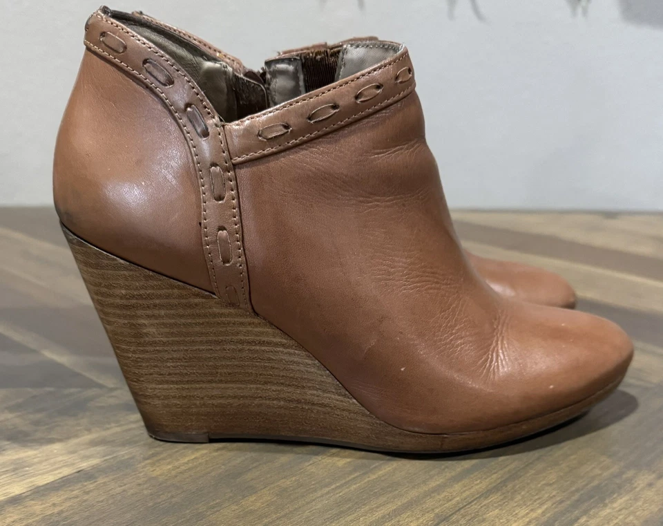 Jack Rogers | Classic Women's Tan Leather Wedge Emery Ankle Boots Sz 8.5M - Image 4 of 4