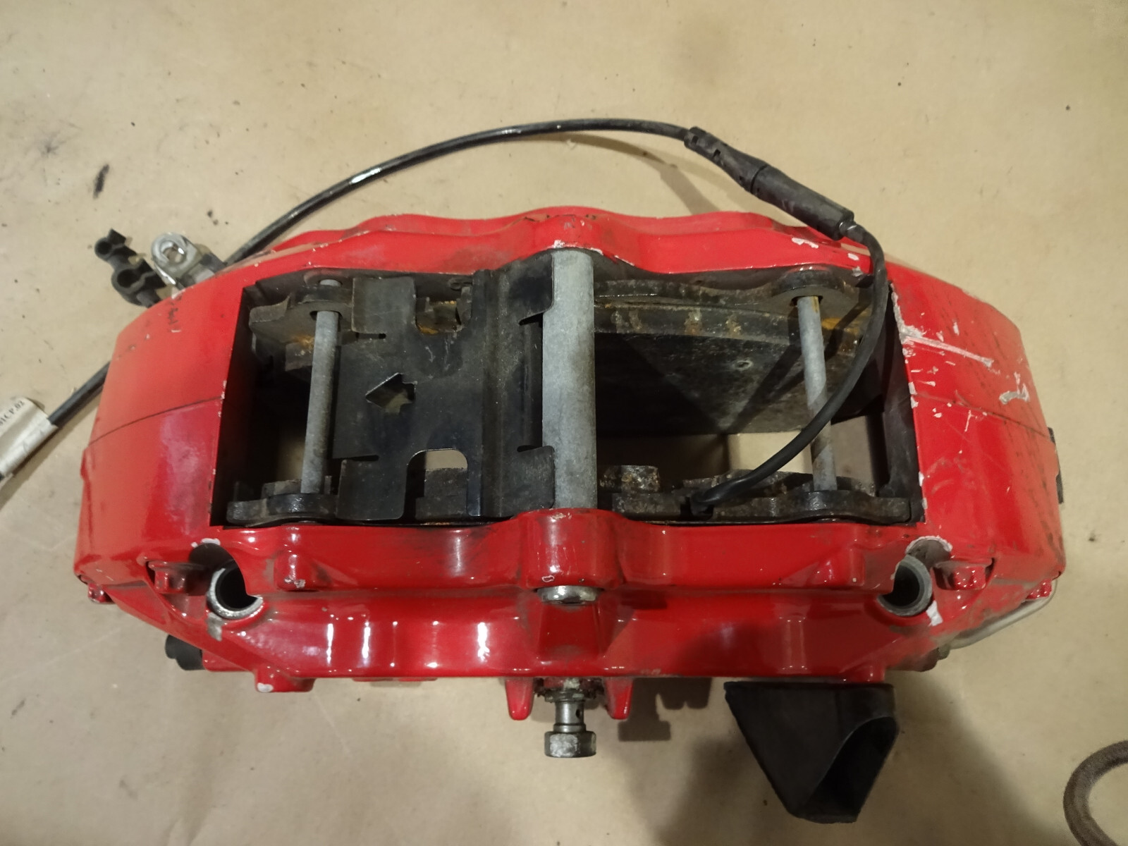 McLaren 650S - RH Front Brake Caliper With Pads / CCM Red- P/N 11C0064CP R5