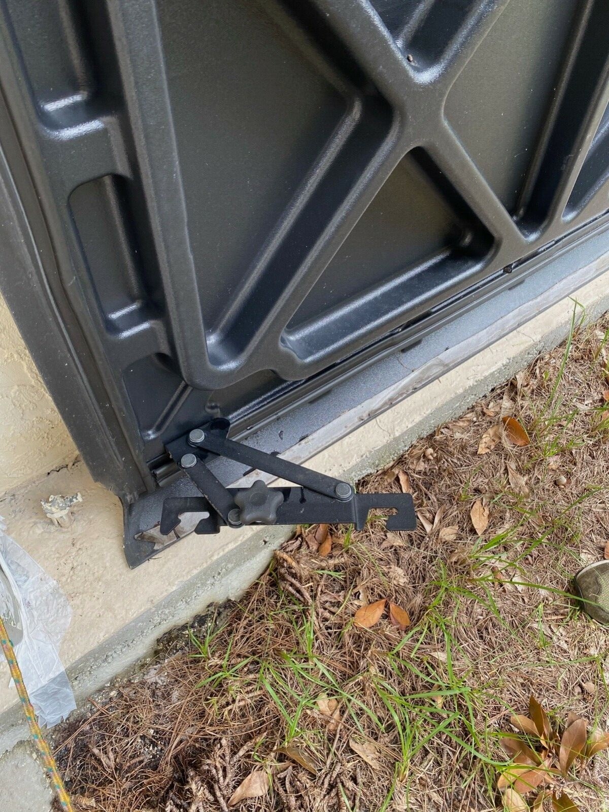 Lightly Used Undercover Black Truck Bed Cover Nissan Frontier eBay