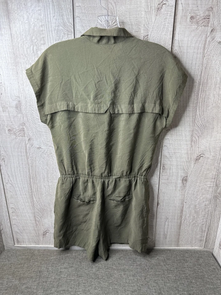 Mameluco Twenty One para mujer talla pequeña verde oliva con botones Foto 2 de 4