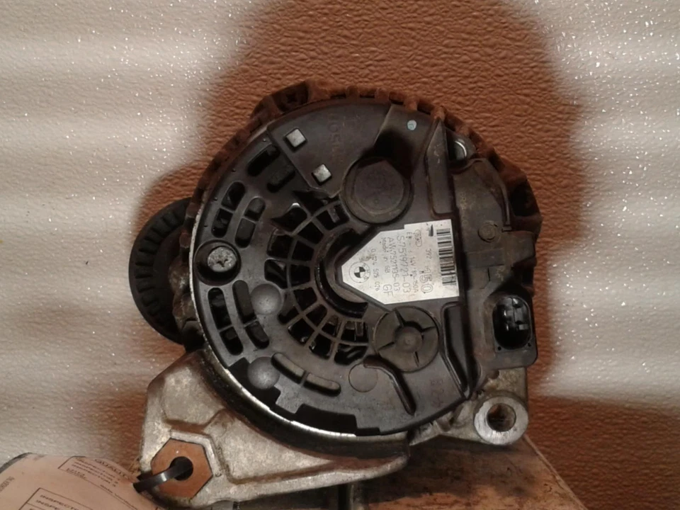 Alternador usado compatible con: BMW 525i 2004 150 amperios grado C Foto 2 de 4