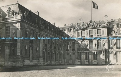 R01794 Versailles et ses Merveilles Le Chateau La Cour de Marbre d Art Guy No 3