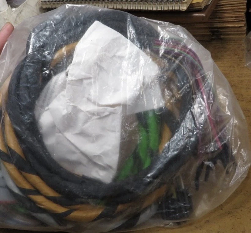 OEM 2014-2016 RAM 1500 2500 3500 UPFITTER PUENTE CABLEADO ARNÉS P68211680AB Foto 3 de 3