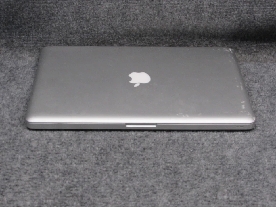 Laptop Apple A1286 MacBook Pro 15" Intel Core i7-620M 2.66GHz 4GB RAM 500GB HDD Foto 2 de 4