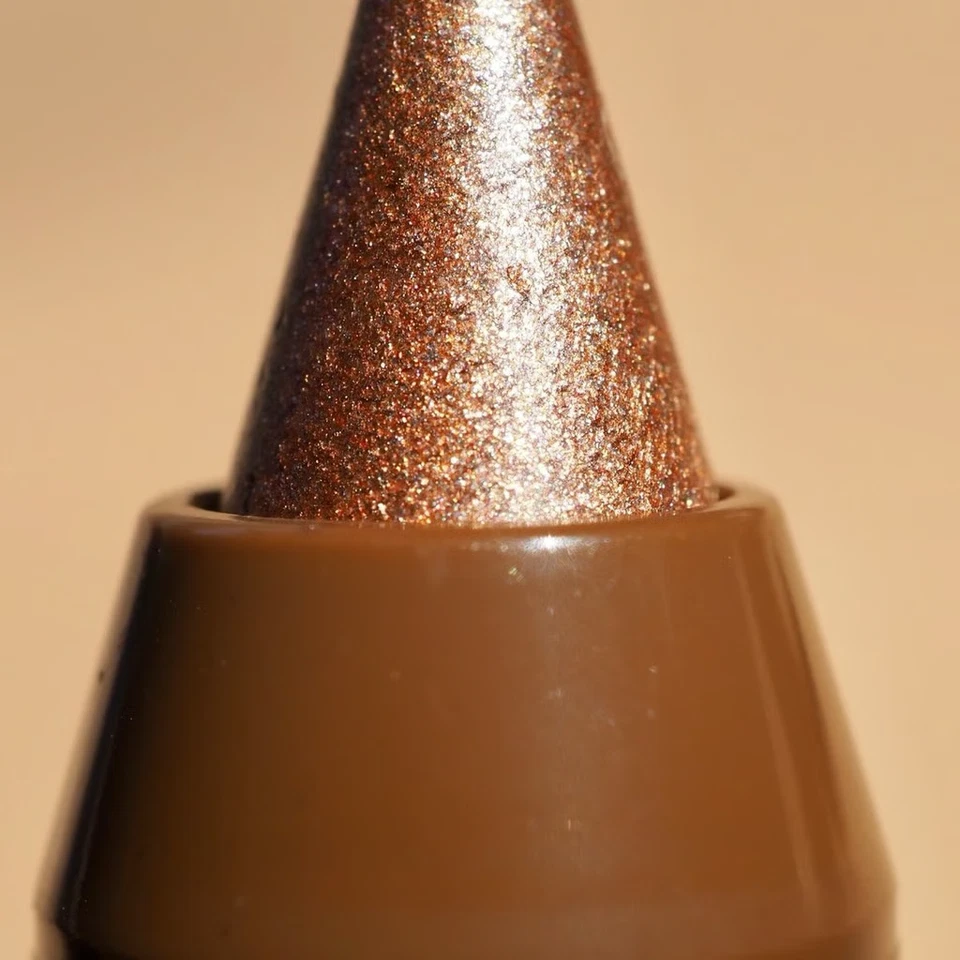 KYLIE Cosmetics BORN TO BE WILD Sombra de Ojos Barra COLECCIÓN LEOPARDO Bronce Crema Foto 3 de 4