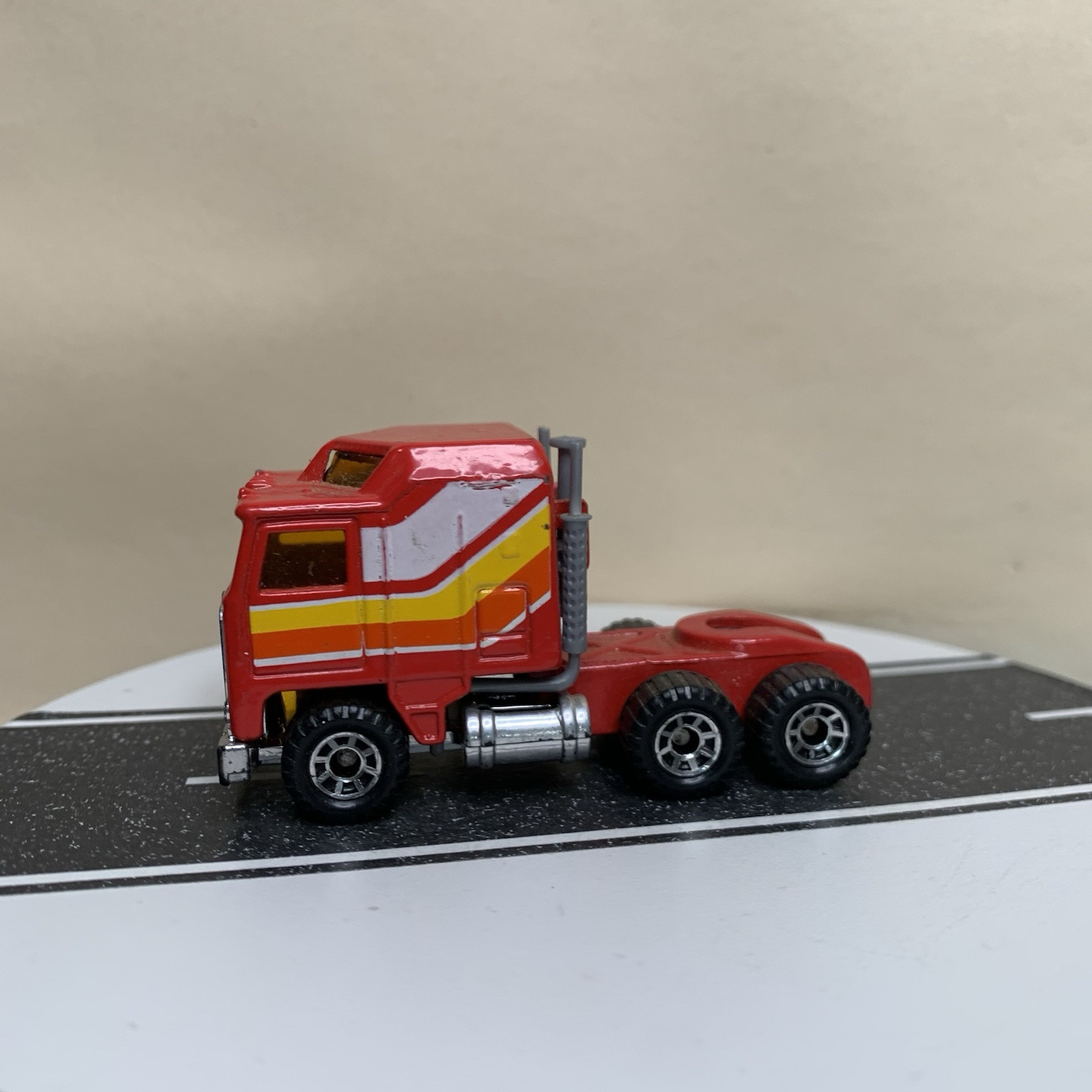 1981 Matchbox MB-45 Kenworth Aerodyne Semi Truck Cab COE Cabover Red 1:90 VTG
