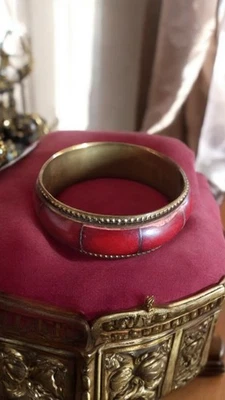Bracelet jonc vintage laiton Inde segments rouges style artisanal ethnique rétro - Photo 1/4
