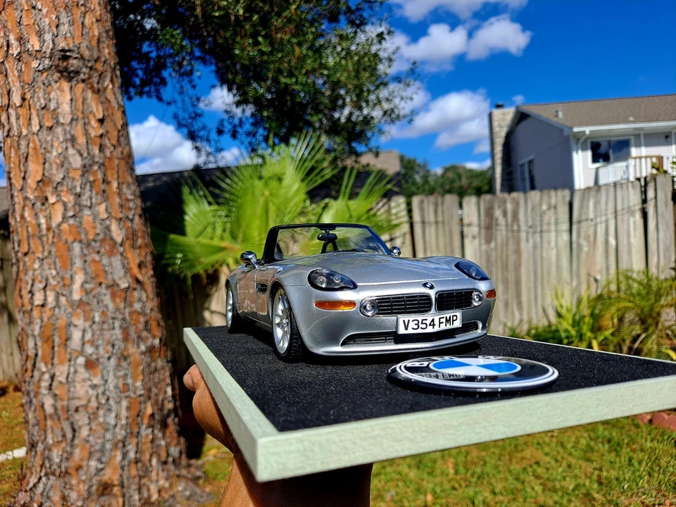 Kyosho 1/18 宝马 Z8 安装定制底座 — 第 4/4 张图片