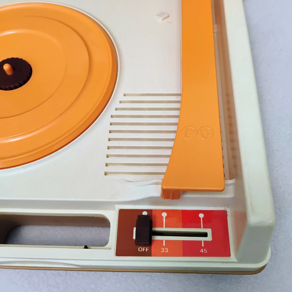 Vintage Fisher Price Record Player Phonograph 825 with box - Tested + Working - Image 4 of 4