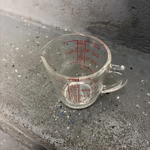 Vintage Pyrex Measuring Cup 508  1 Cup 8oz Red Lettering Closed D Handle Nice