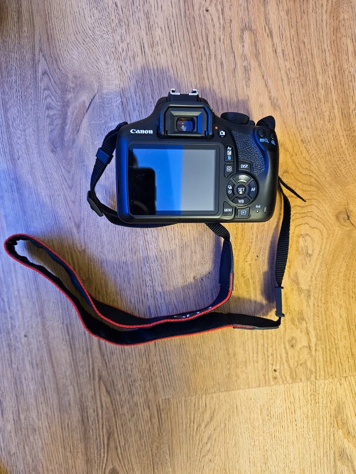 Canon EOS 1300D Kit Zubehörpaket mit EF-S 18-55mm III Objektiv, Tasche 16GB WLAN - Bild 3 von 4