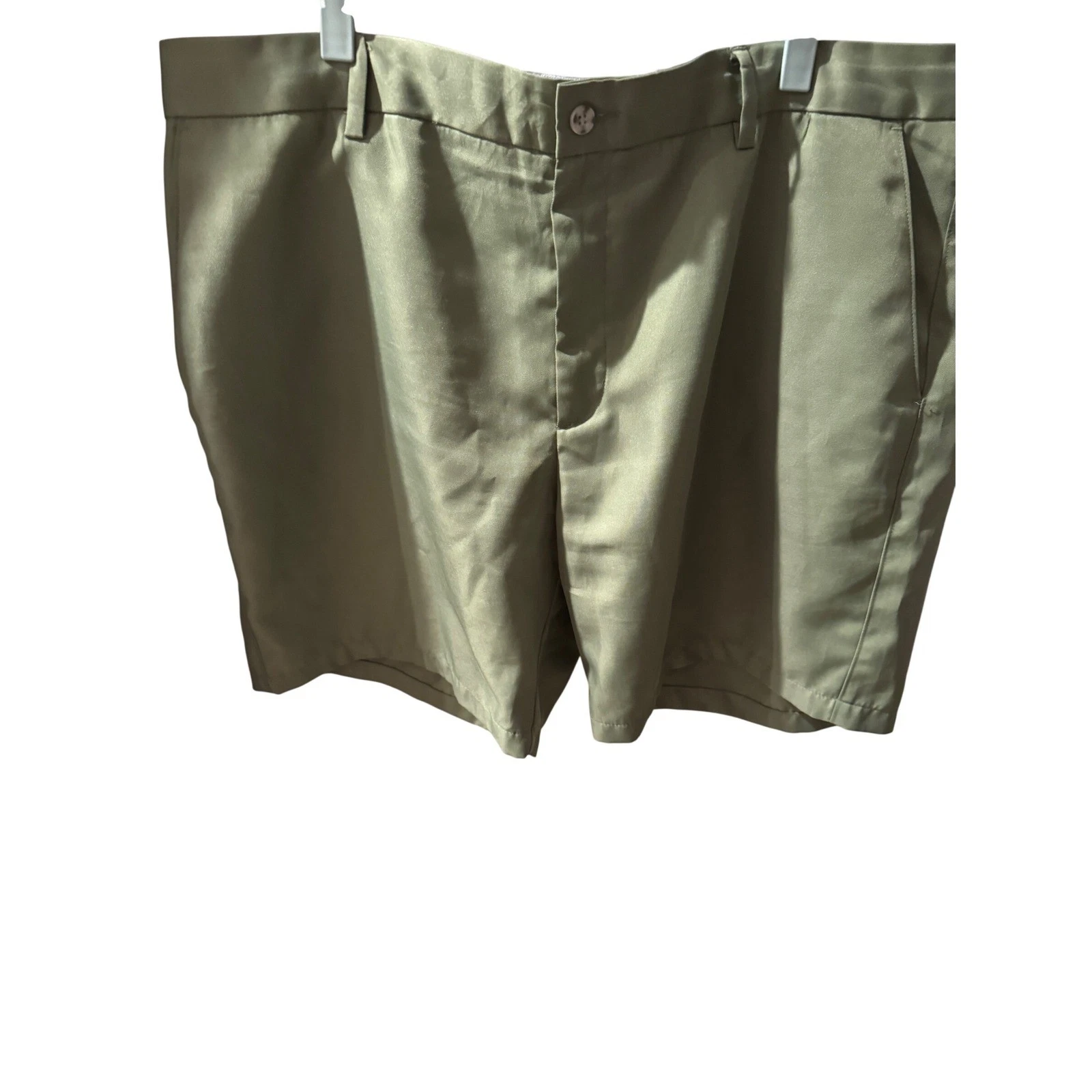Onward Reserve Performance Khaki Shorts Mens Size 42 Flat Front Golf Casual