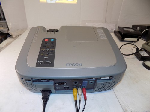 Epson PowerLite 811p (EMP-800UG) XGA 1080i 2000 ANSI Lumens LCD Projector w/Lamp - Picture 4 of 10