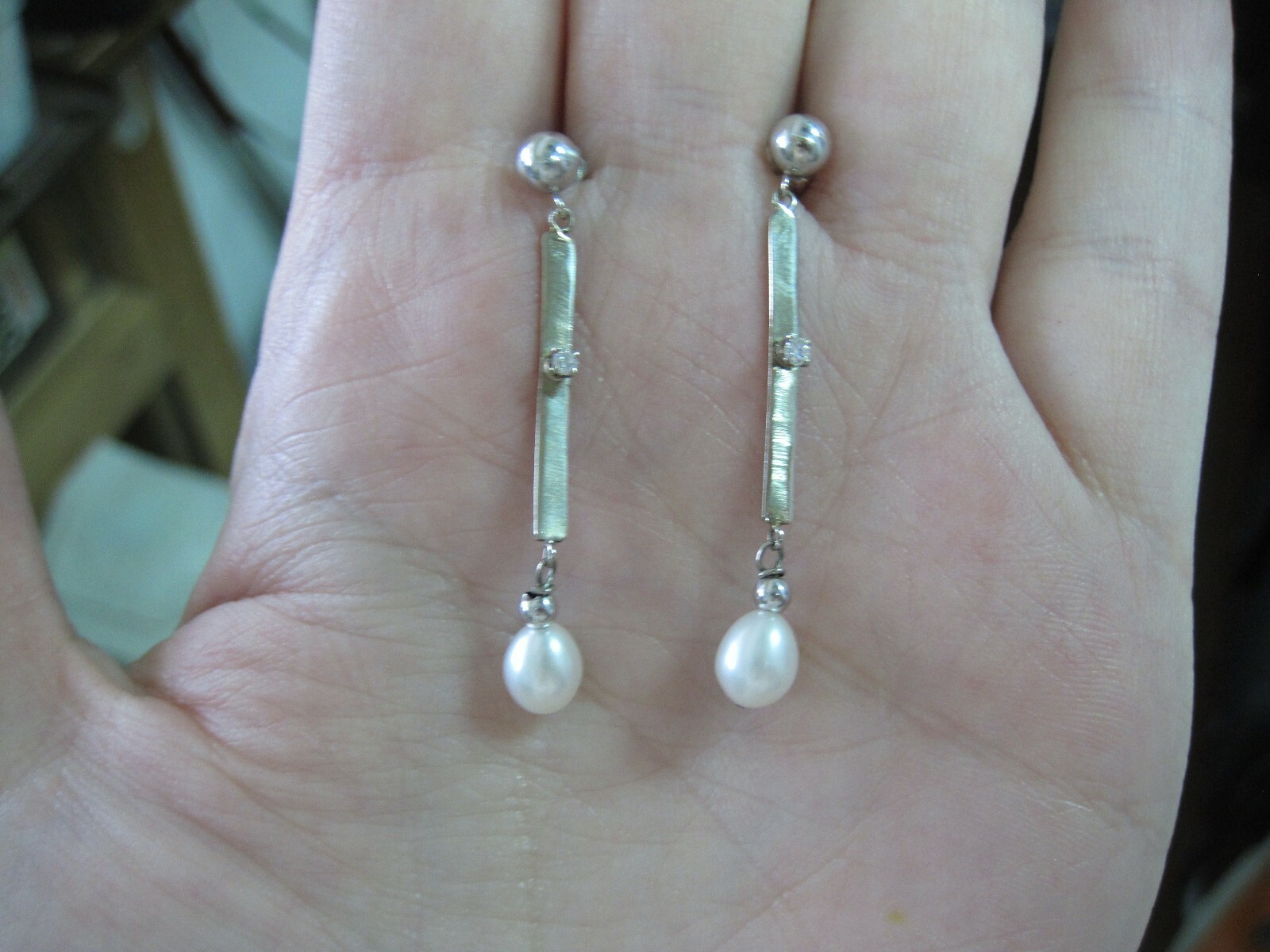 Stunning Solid 14K White Gold Dangle DROP Earring… - image 4